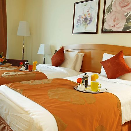 Golden Tulip Sharjah Aparthotel ภายนอก รูปภาพ