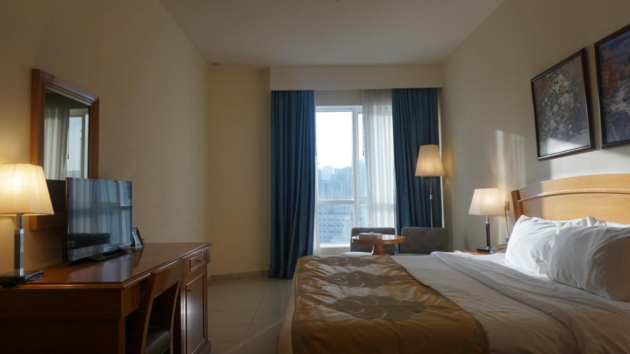 Golden Tulip Sharjah Aparthotel ภายนอก รูปภาพ
