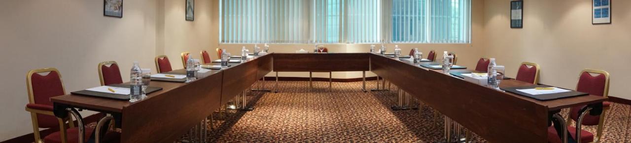 Golden Tulip Sharjah Aparthotel ภายนอก รูปภาพ
