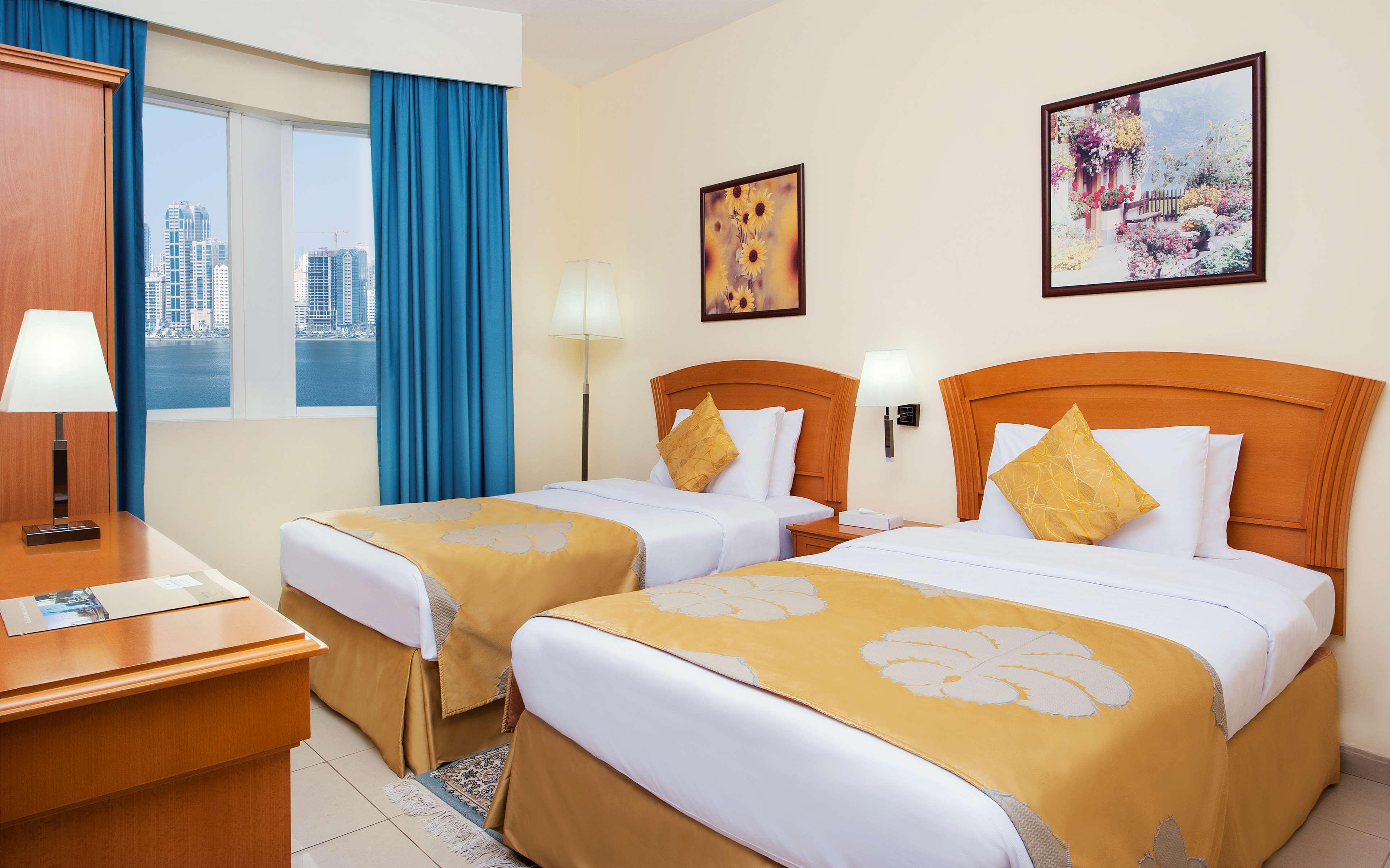 Golden Tulip Sharjah Aparthotel ภายนอก รูปภาพ