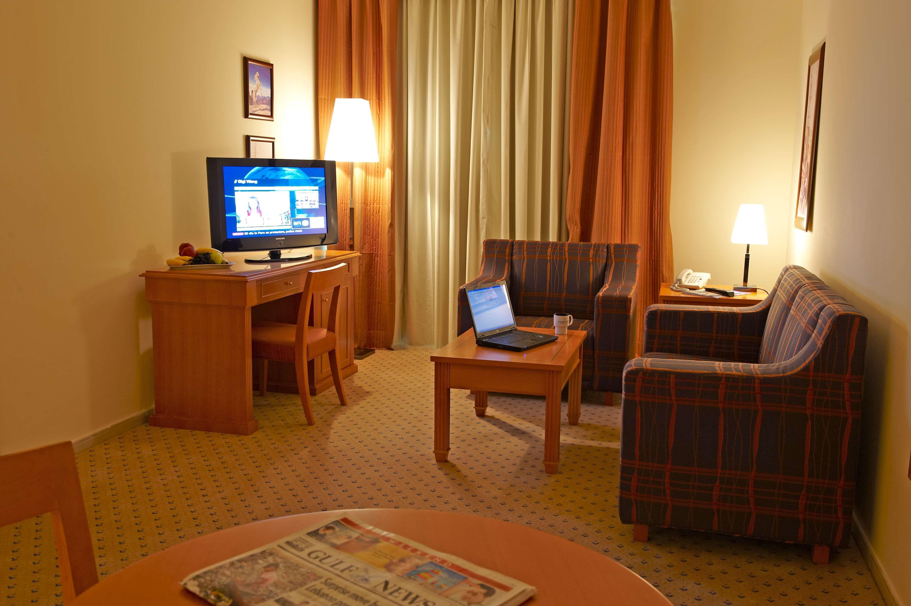 Golden Tulip Sharjah Aparthotel ภายนอก รูปภาพ