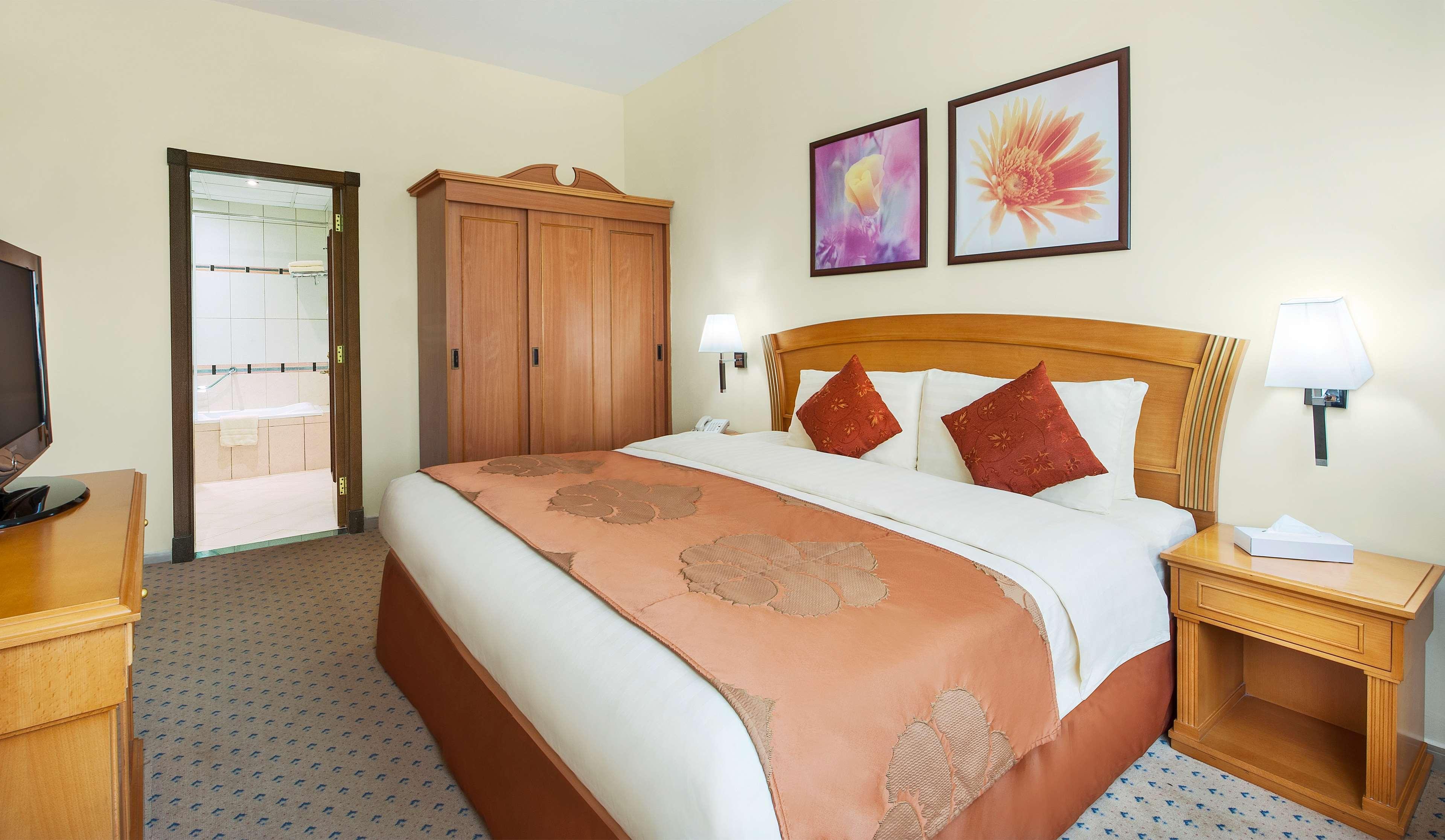 Golden Tulip Sharjah Aparthotel ภายนอก รูปภาพ
