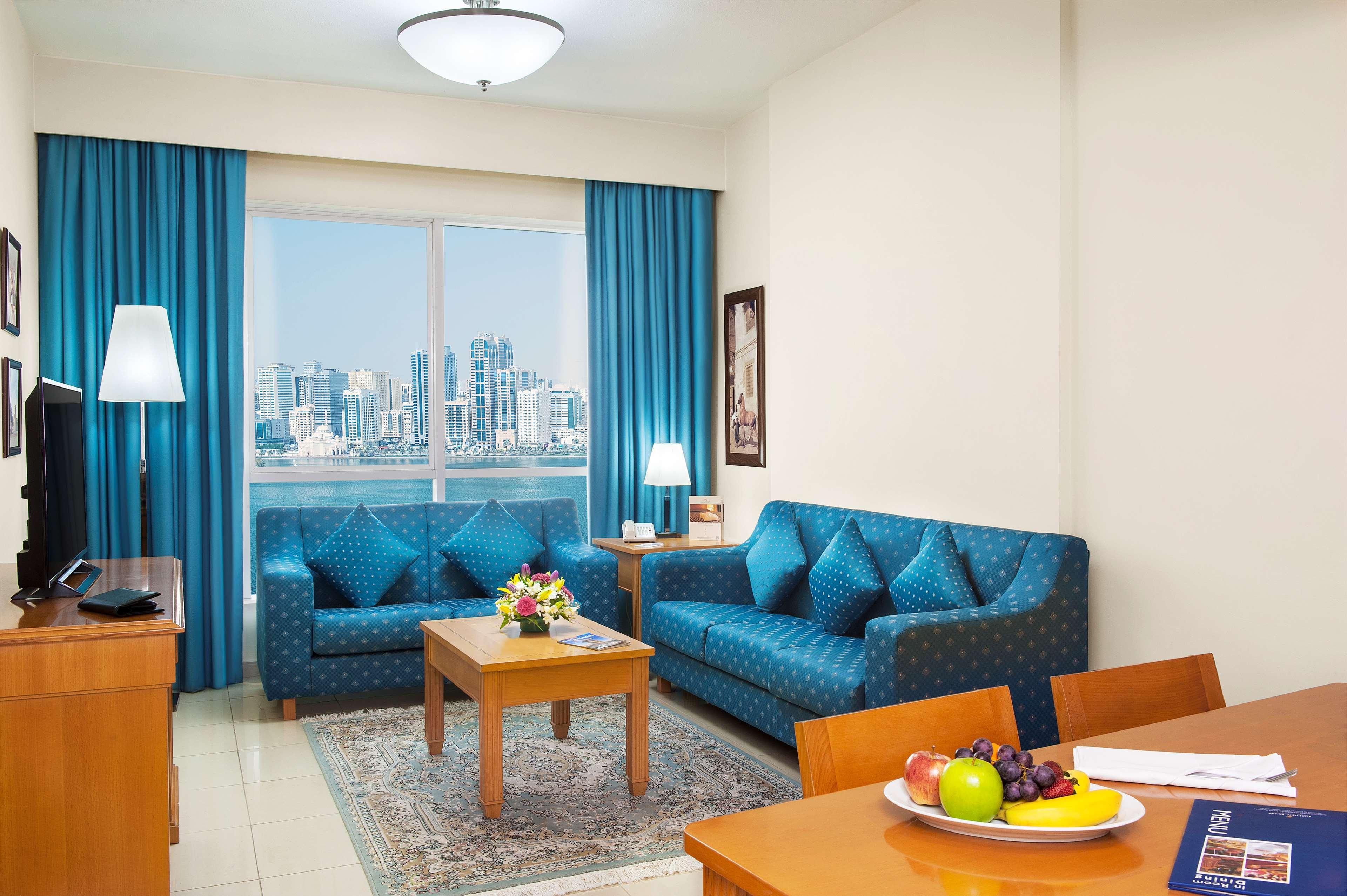 Golden Tulip Sharjah Aparthotel ภายนอก รูปภาพ