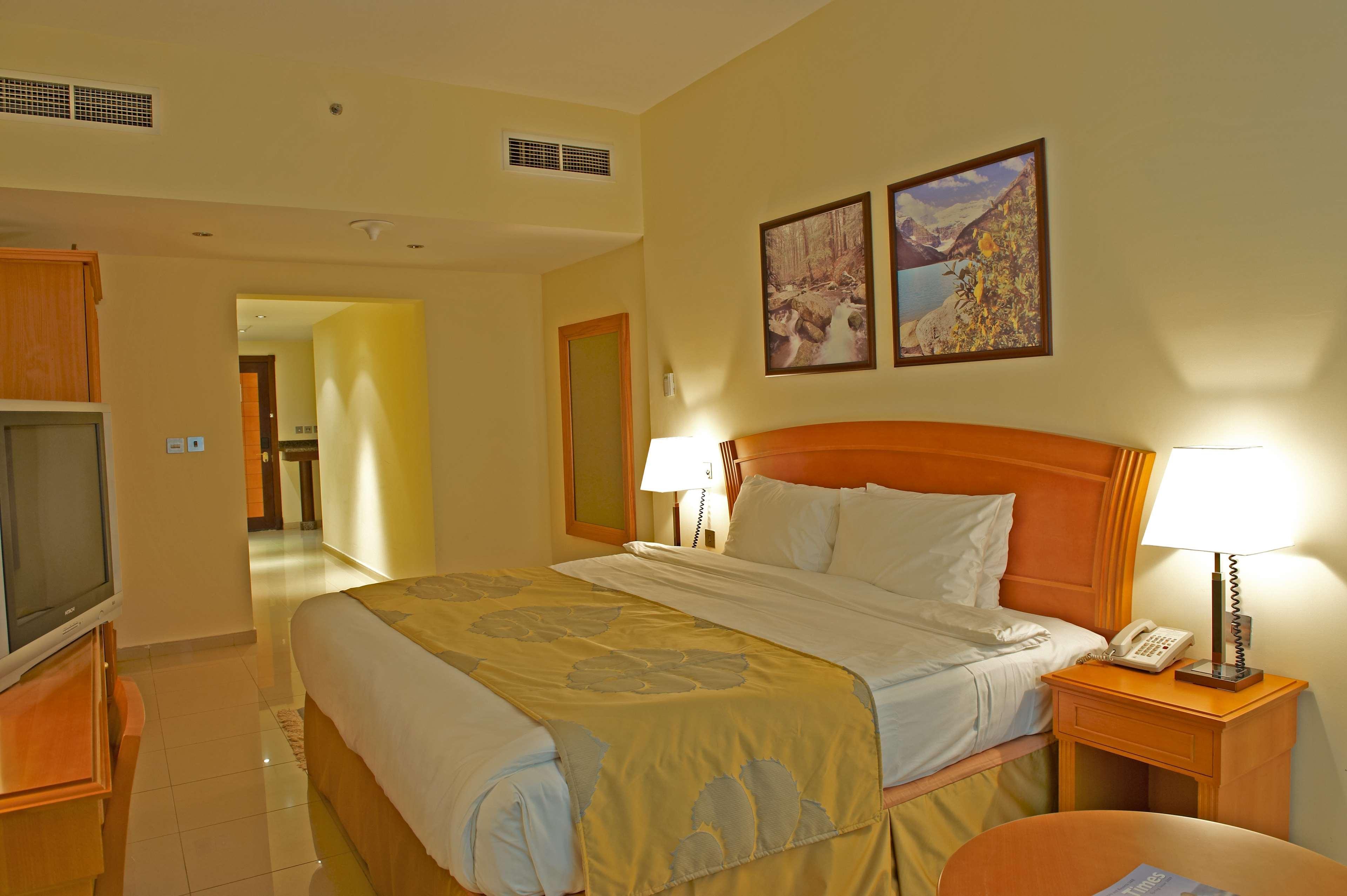 Golden Tulip Sharjah Aparthotel ภายนอก รูปภาพ