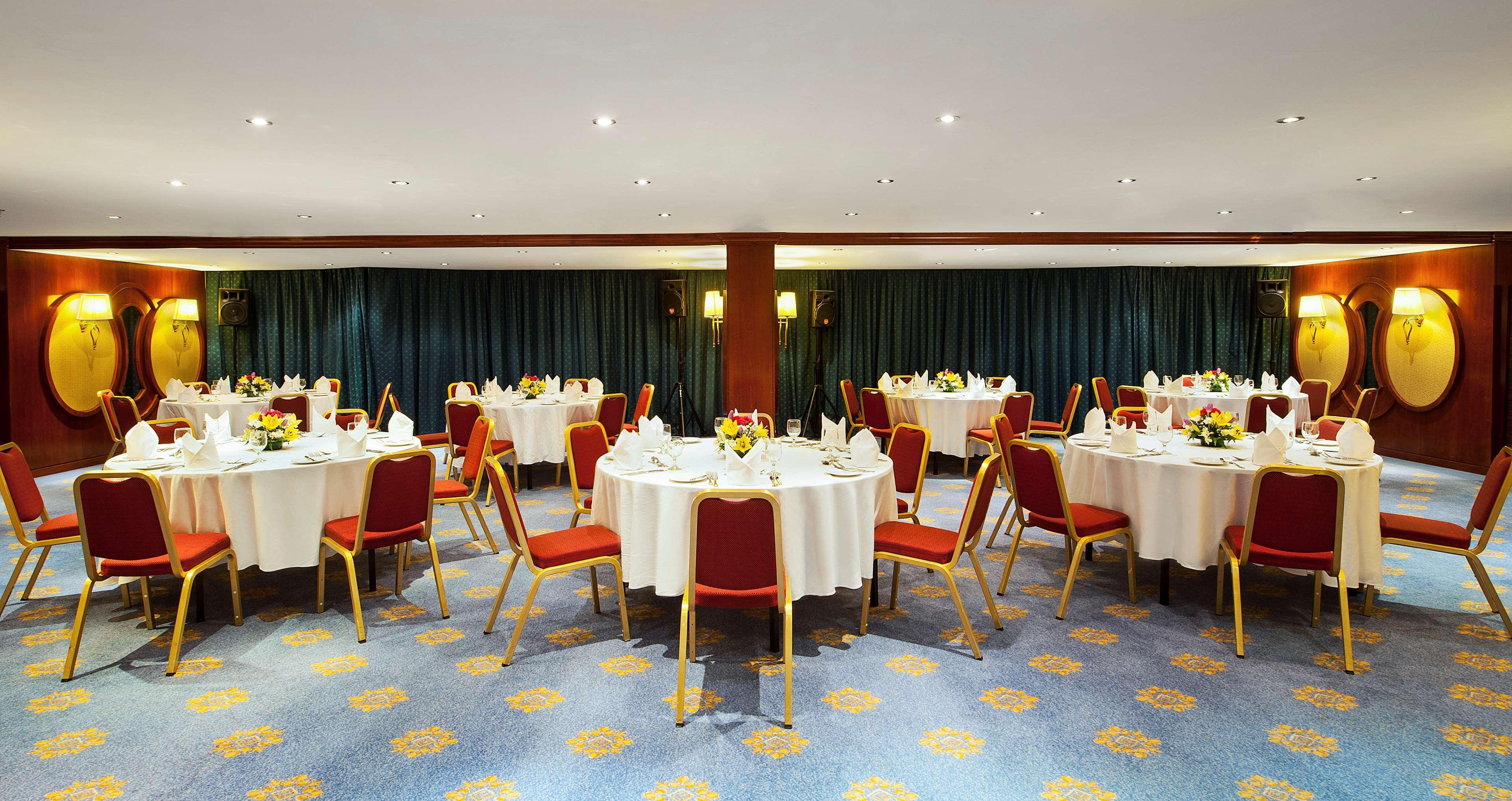 Golden Tulip Sharjah Aparthotel ภายนอก รูปภาพ
