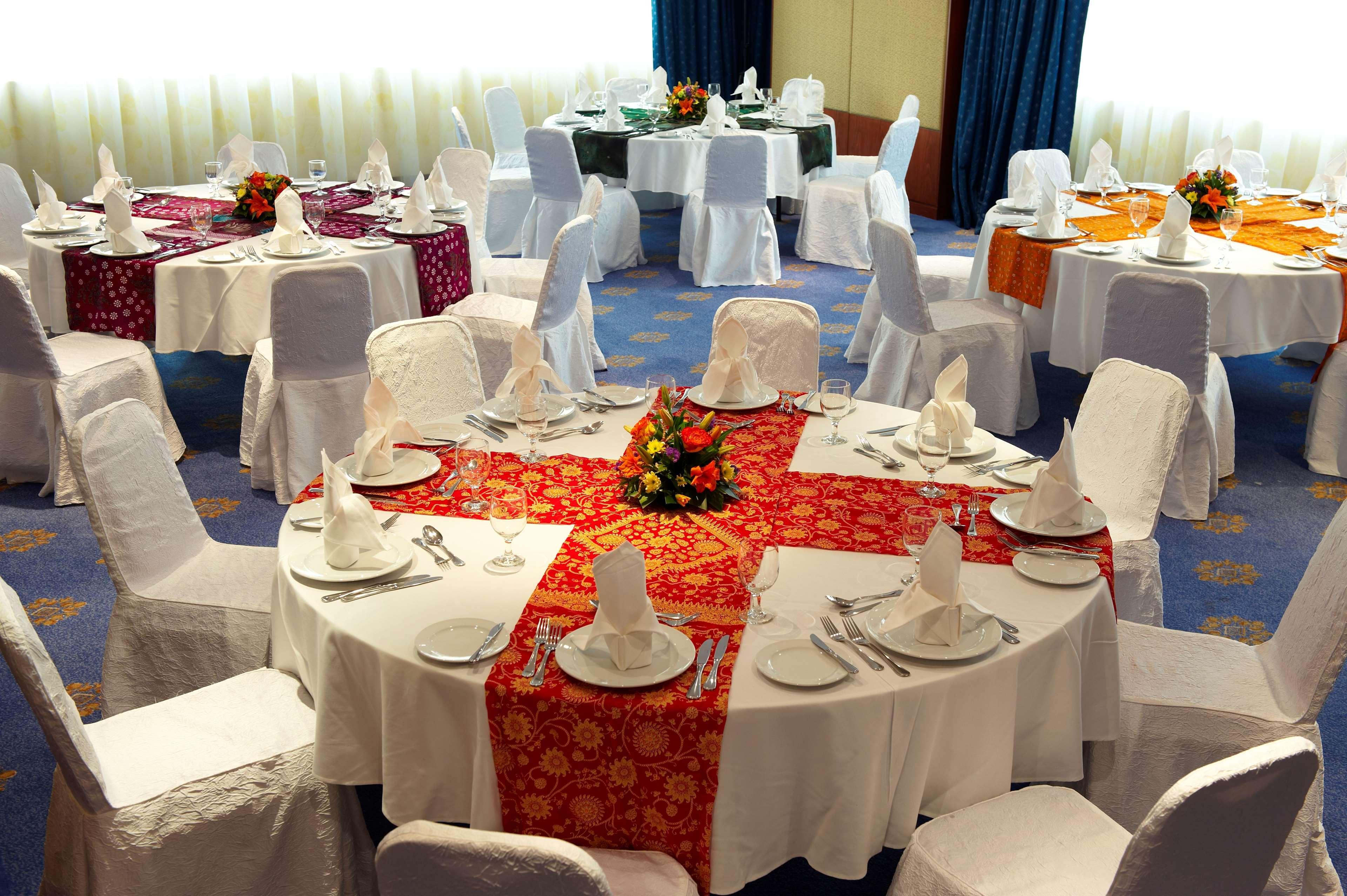 Golden Tulip Sharjah Aparthotel ภายนอก รูปภาพ