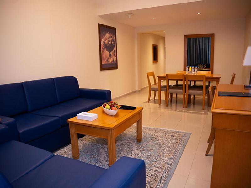 Golden Tulip Sharjah Aparthotel ภายนอก รูปภาพ