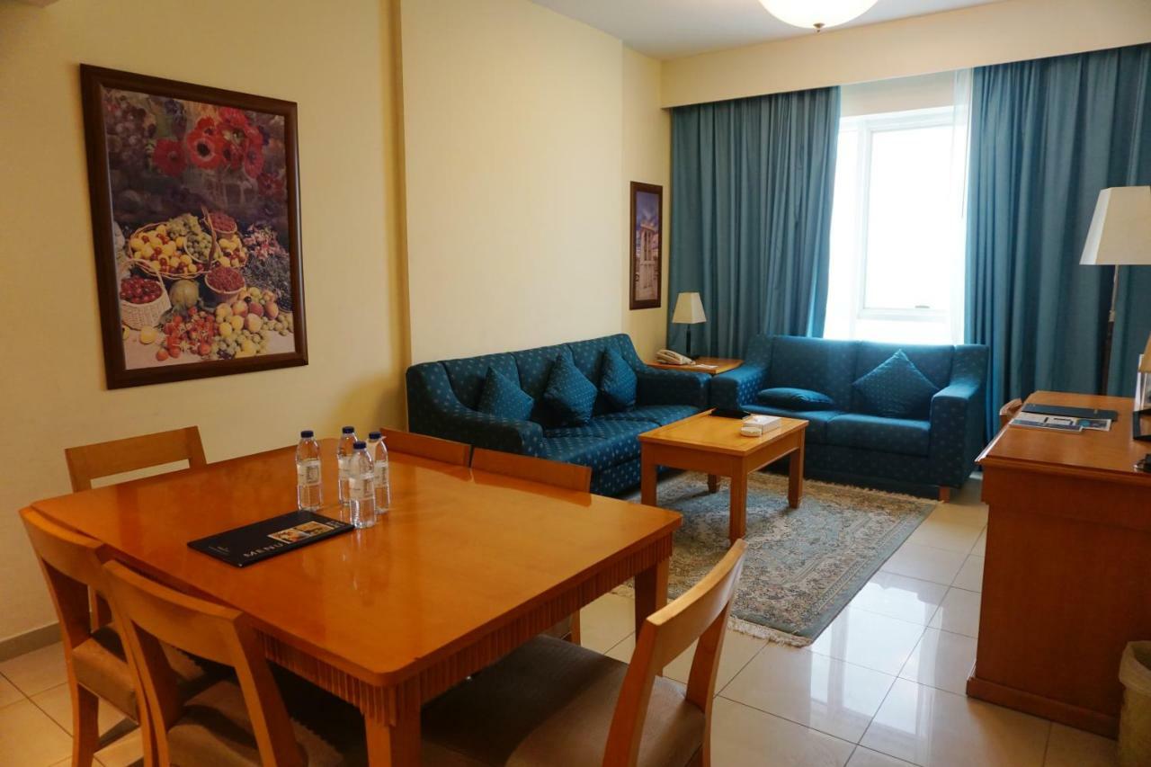 Golden Tulip Sharjah Aparthotel ภายนอก รูปภาพ