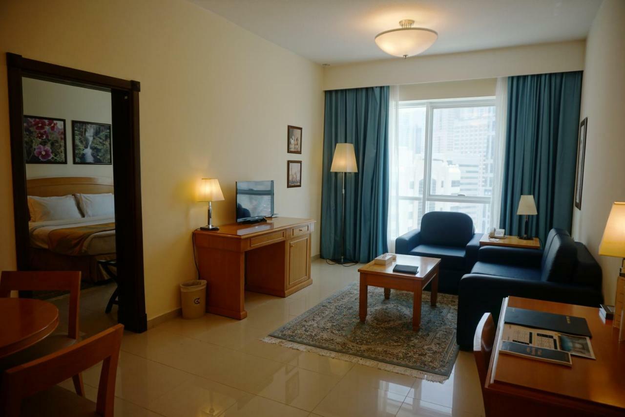 Golden Tulip Sharjah Aparthotel ภายนอก รูปภาพ