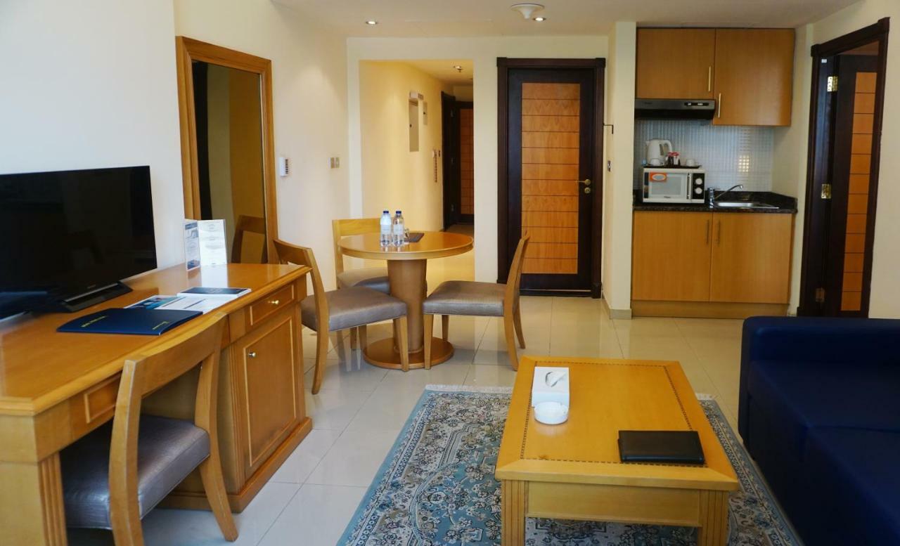 Golden Tulip Sharjah Aparthotel ภายนอก รูปภาพ